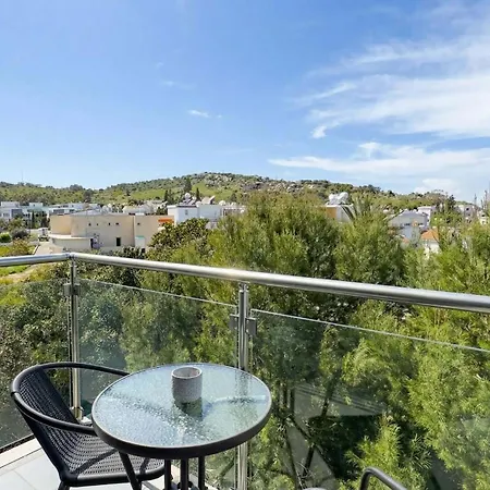 Coralli Beachfront 1bdr Protaras דירה פאראלימני